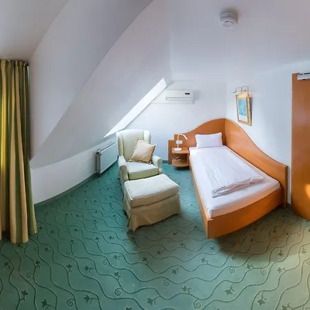 Im Park Hotel 3*